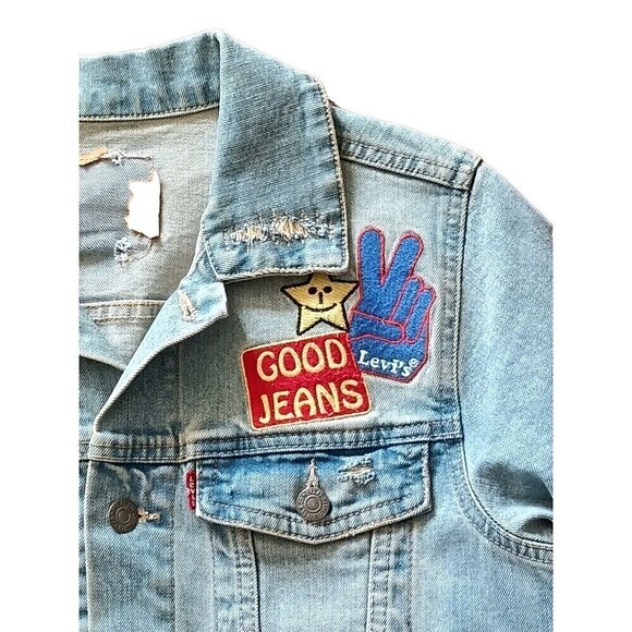 Levi's Jean Jacket Size Medium Women's Decorated Patches Distressed Light Rinse - Picture 4 of 10